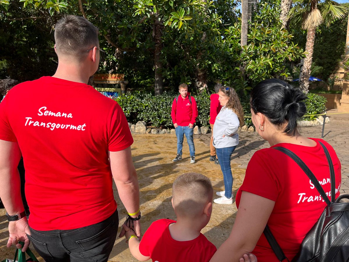 transgourmet_es's tweet photo. Esta semana es la  #SemanaTransgourmet en el #PortAventura Dreams Village. 😊

Familias del grupo Transgourmet, procedentes de distintos países europeos, con menores con alguna dolencia, se alojan en el complejo de viviendas integrado en el parque temático. 🫶🏽

El objetivo es ayudarles en su terapia de recuperación a través de unos días  ocio junt@s.

Y personal de Transgourmet participa como voluntari@s. 

#Hechosenlugardepalabras
