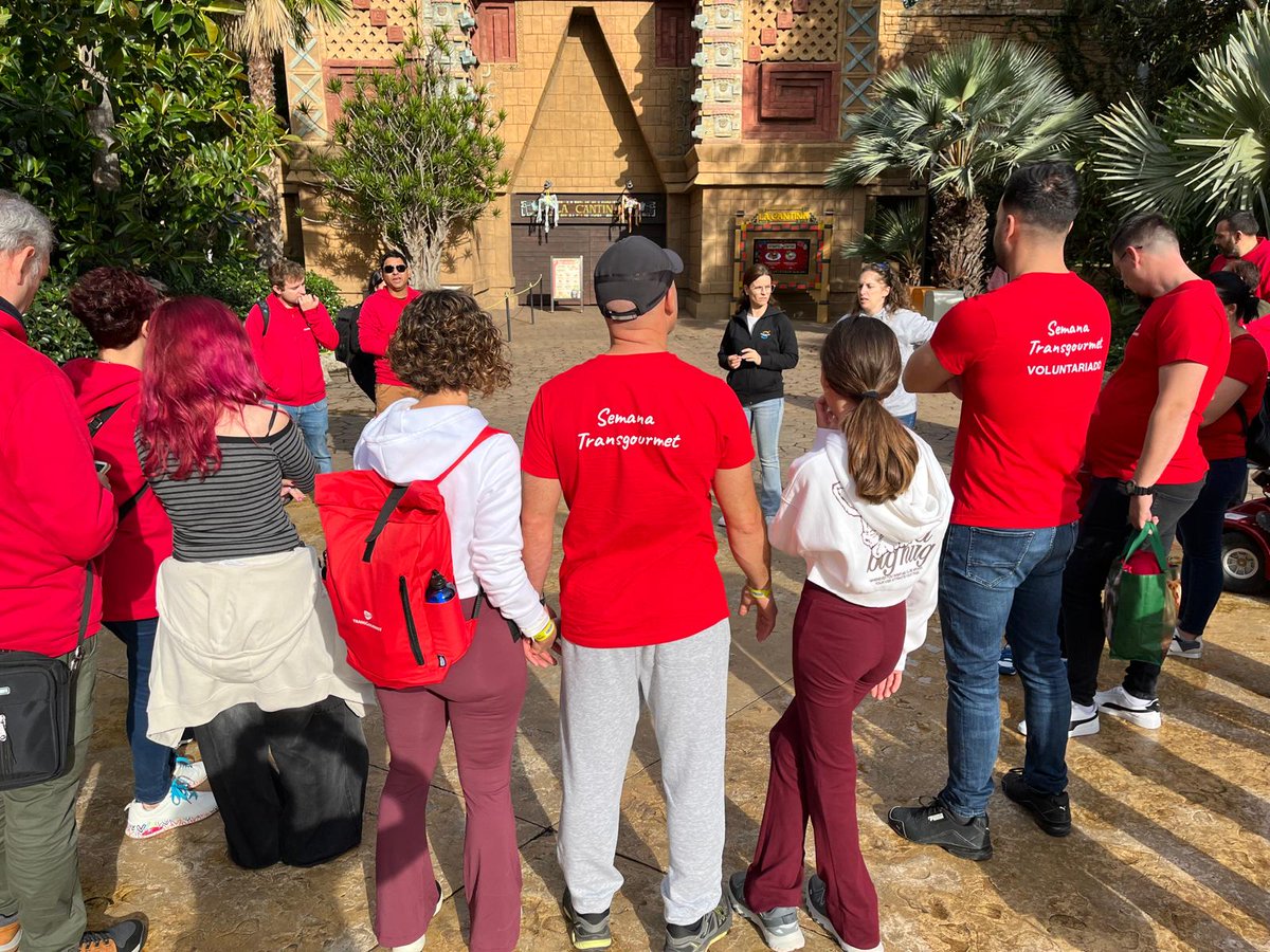 transgourmet_es's tweet photo. Esta semana es la  #SemanaTransgourmet en el #PortAventura Dreams Village. 😊

Familias del grupo Transgourmet, procedentes de distintos países europeos, con menores con alguna dolencia, se alojan en el complejo de viviendas integrado en el parque temático. 🫶🏽

El objetivo es ayudarles en su terapia de recuperación a través de unos días  ocio junt@s.

Y personal de Transgourmet participa como voluntari@s. 

#Hechosenlugardepalabras