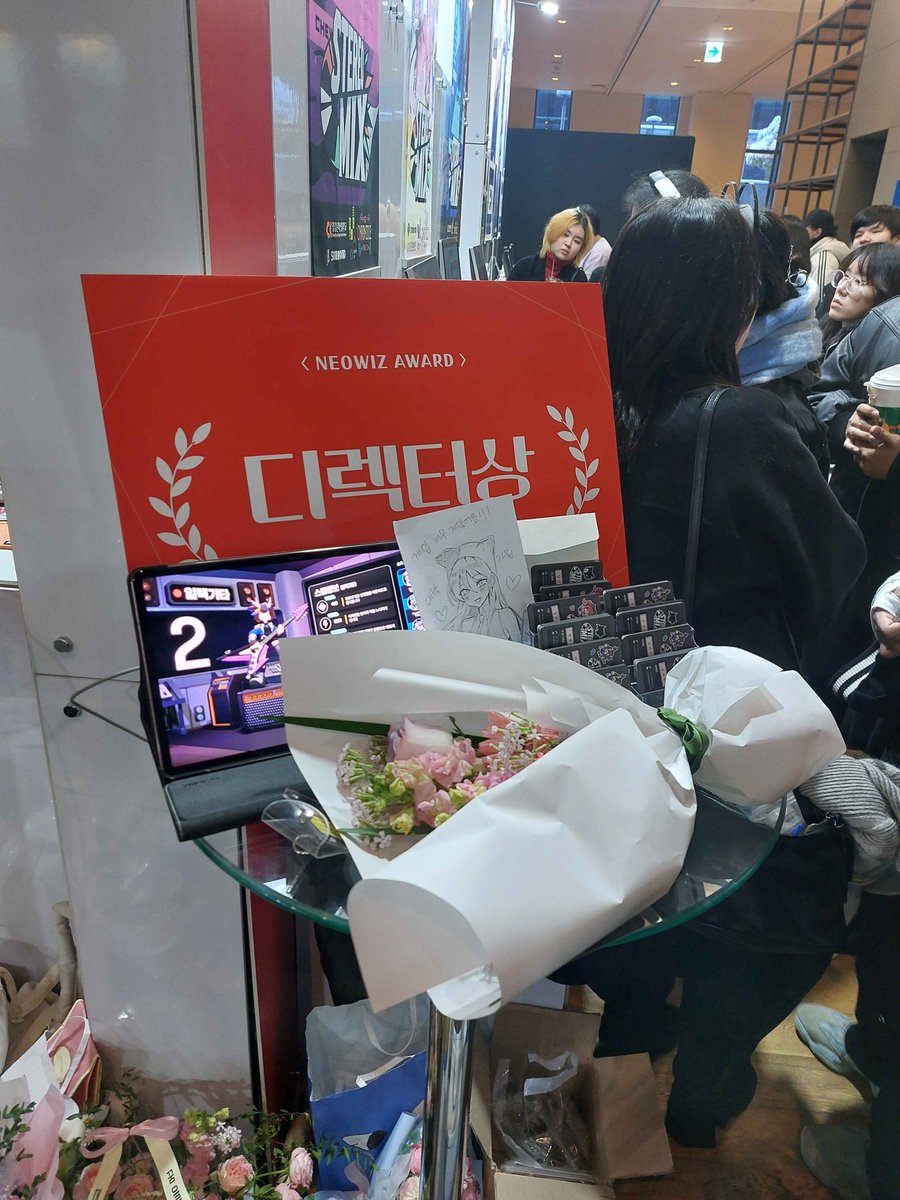 <Stereo-Mix!>가 네오위즈 어워즈 [디렉터상]을 수상하게 됐습니다! 
게임 열심히 개발해준 팀원들, 게임 세상에 나오도록 도움 주신 학교 교수님 및 수많은 분들,
저희에게 무한한 사랑과 응원을 주신 플레이어 여러분들 모두 감사드립니다!
#StereoMixGame <a href="/ckgame/">ckgame_classic</a> @NEOWIZofficial