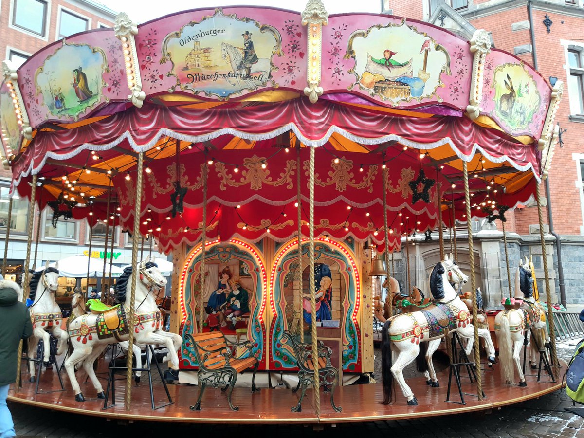 Zenbur04's tweet image. #Kermis #november_kiek