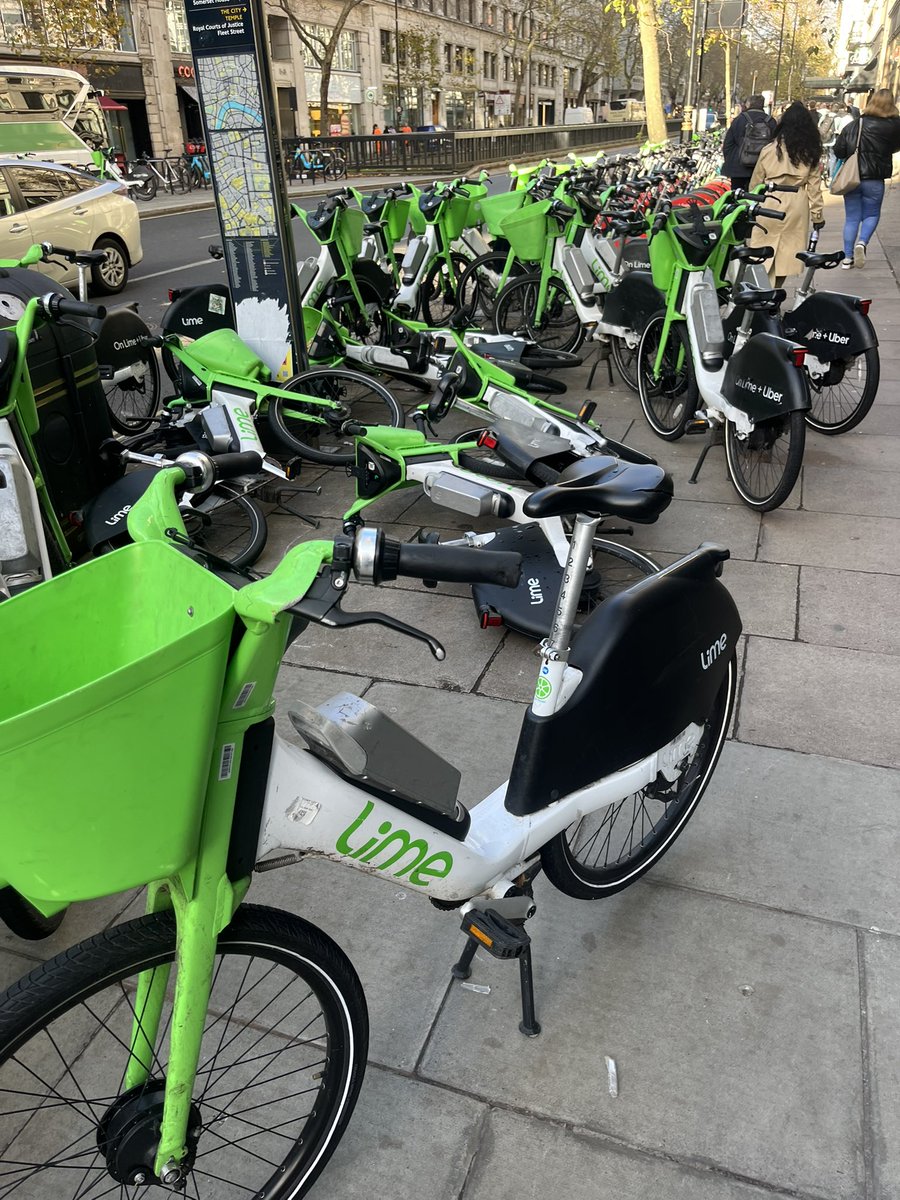 welshy's tweet photo. @limebike @TfL The Lime bikes around Kings College are totally out of control and this needs to be sorted. It looks a complete mess in a prime tourist location and a danger to pedestrians. https://t.co/fWXmybr9jy