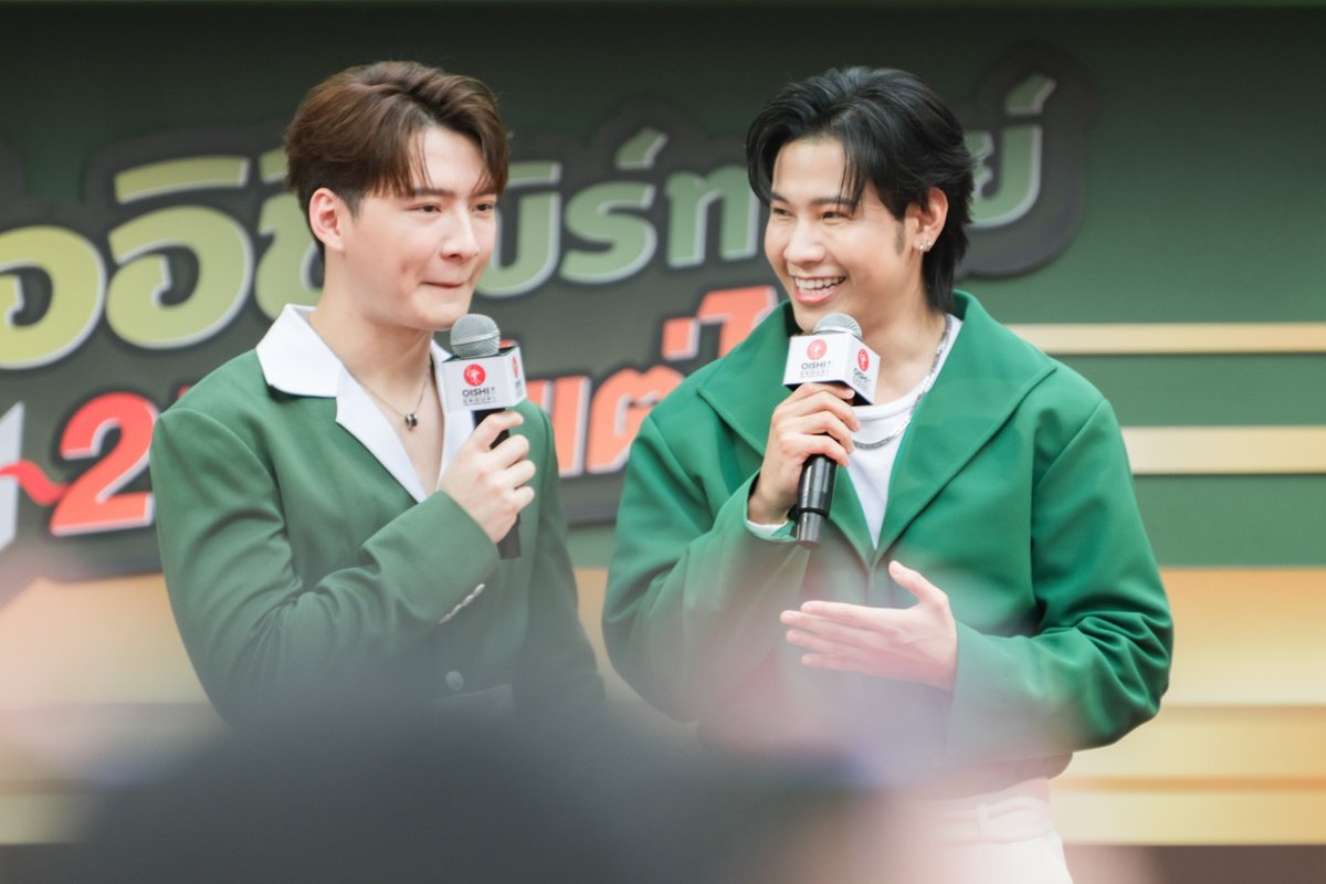 hippdaii's tweet photo. คุณพี่มองน้องแฟนเก่าเบาๆหน่อยค่าน้องเขาเขินหมดแน้ววม้าง 

#คริสสิงโต #ทีมพีรญา https://t.co/Y3rovfJbiB