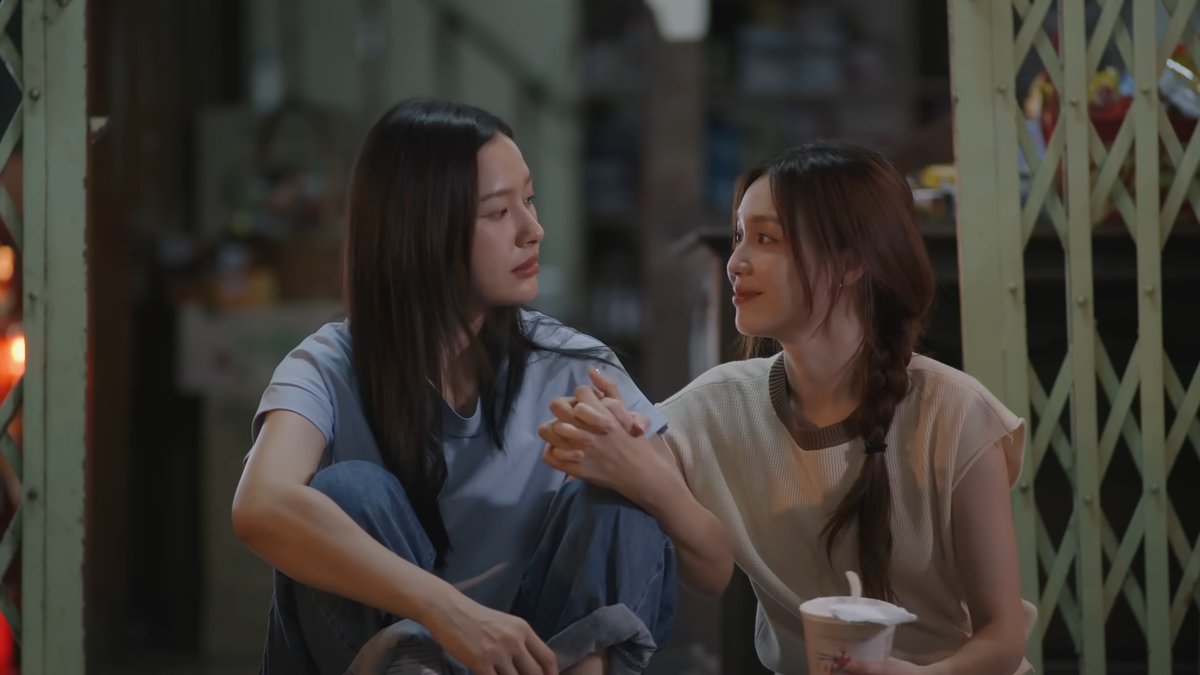 HabisNontonFilm's tweet photo. WHALE STORY XOXO
Kirain series MilkLove kali ini soal age gap, ternyata ngebahas gimana warung harus survive saat ada minimarket yg mau buka.

Terasa membumi banget vibe-nya. Relatable buat yg lagi ngalamin quarter life crisis dengan kemasan yg amat manis. https://t.co/fReNvxQ9e0