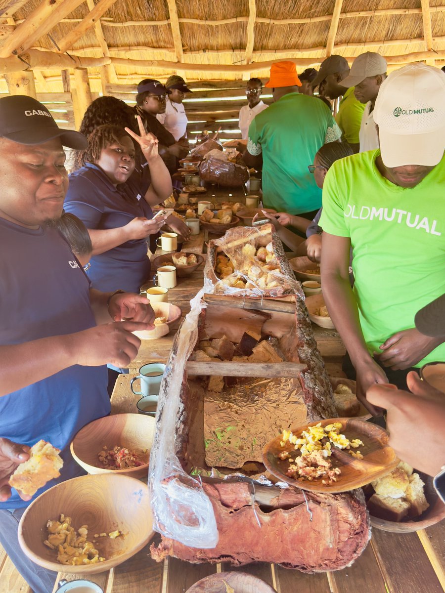 terrymap1's tweet image. I had a dream of hosting big Organizations 🥺🥺🥺 Ladies and Gentlemen, OLD MUTUAL. I am beyond excited for this opportunity and to have managed to spend the whole day with them. We shared breakfast, lunch and all funny stories and rural games🙏🏿🥺❤️❤️ #KwaTerry #RuralTourism…