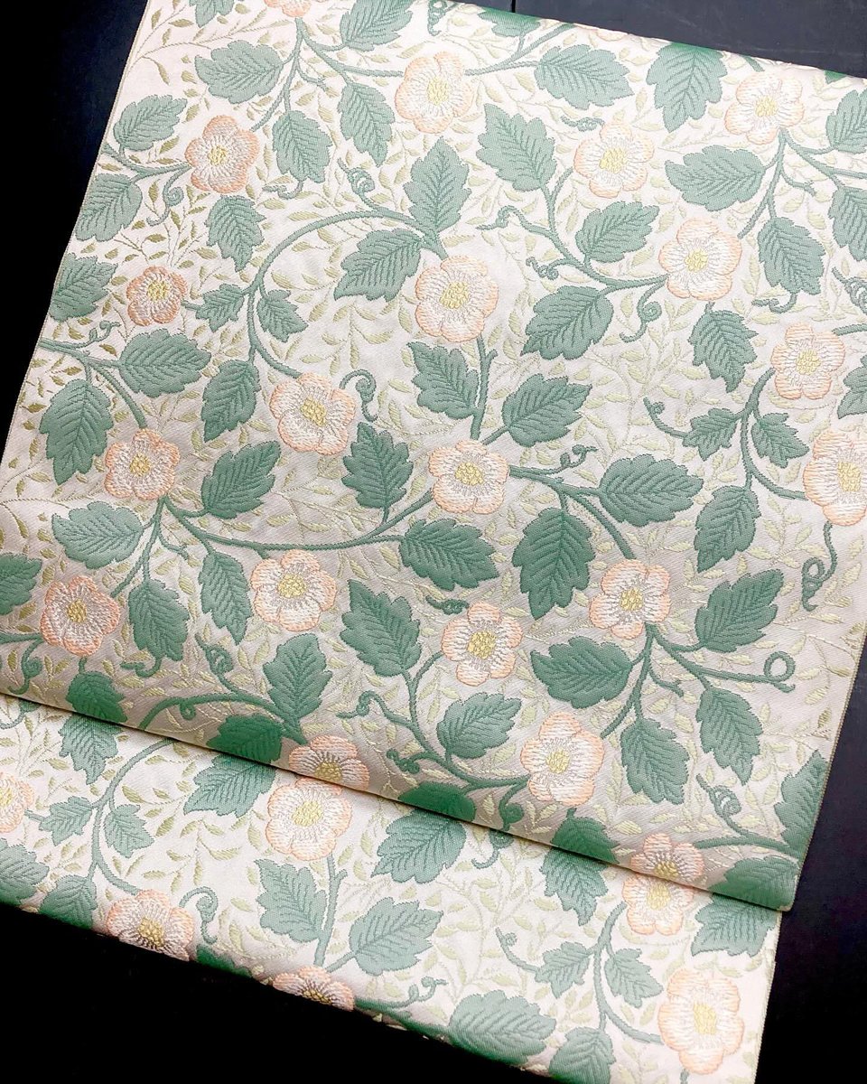 ウィリアム・モリスのデザインを西陣織で帯にするとこうなります！