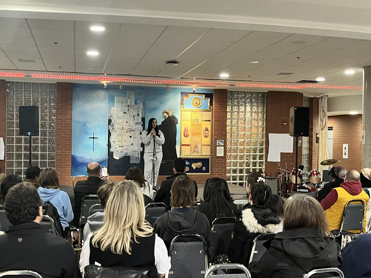 Such a wonderful night for the arts! So much talent <a href="/StFXOCSB/">St. Francis Xavier High School</a>!!! #ocsbarts #coffeehouse