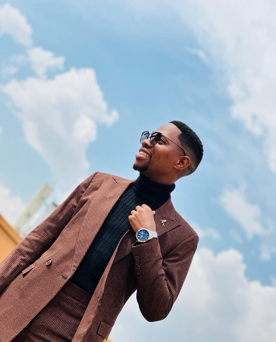KairosFH's tweet photo. To that full sleeve turtleneck, add a tailored suit, or blazer; cold weather never looked effortlessly better. And oh, for a warmer or casual look, don’t forget to drape a wool scarf around your neck. 

You are welcome. 😎 | #ConsiderKFH
📍:Nankeera Complex Shop BC42 https://t.co/x71ItSPd2f