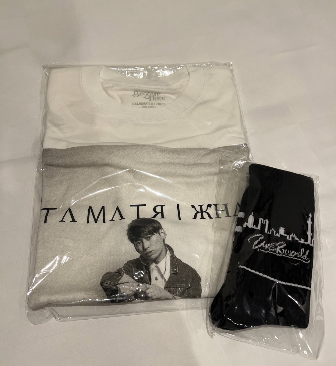 uver_Maya2's tweet photo. 開演30分前に行ってTシャツ買えた✊🏻 https://t.co/WxbodUTbjL