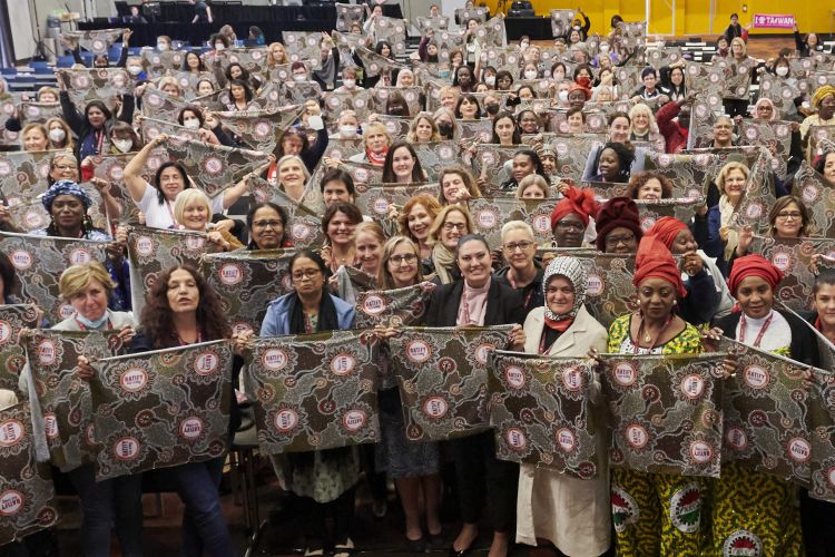 💜 La violence fondée sur le genre est un obstacle majeur à l'égalité. Pendant ces #16Jours d'activisme, exhortons les gouvernements à #RatifierC190 de l'<a href="/OITinfo/">Organisation internationale du Travail</a> 📜. Ensemble, créons des lieux de travail sûrs et justes où chacun a droit à la dignité 🤝
pulse.ly/zrtzxbfaby