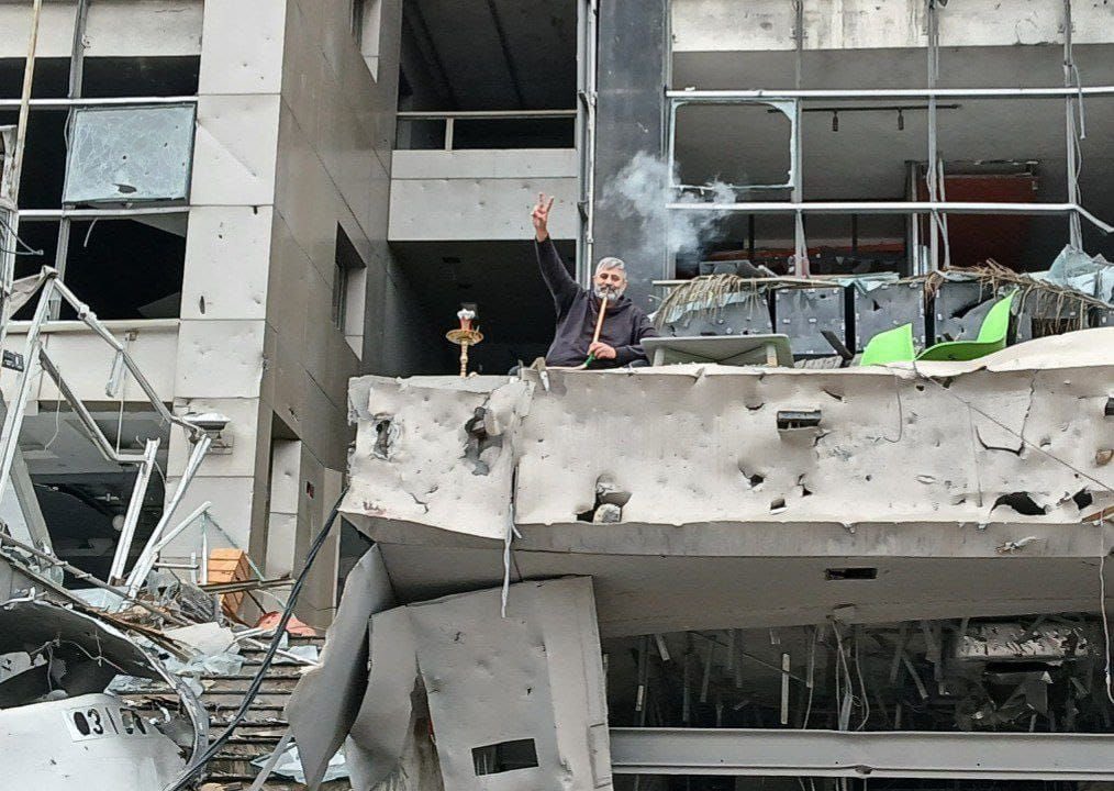 الحجي بس رجع لبيته حرگ فحم وعمر النرگيلة #هنيئآ .

#قطعآ_سننتصر . #نصر_من_الله .
 #وقف_اطلاق_النار #جنوبيّ_لبنان #انتصرنا
 #انتصار_مهما_صار #لبنان #العراق .