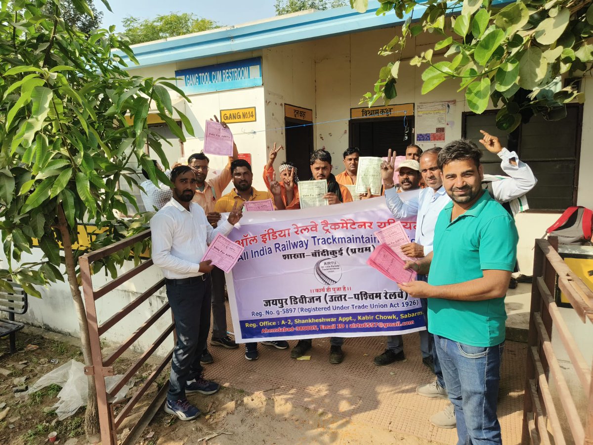satishChandGur7's tweet photo. @PMOIndia
@RahulGandhi
@RailMinIndia
@AshwiniVaishnaw
@AIRTUINDIA
💐🙏🇮🇳🙏💐
#Justice_For_AIRTU 
#Give_Me_Railways_Election 
💐✊✊ https://t.co/nrymEFwoQx