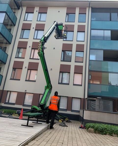 "Challenges are what make life interesting and overcoming them is what makes life meaningful."
Hommat hoituu, oli sijainti millainen tahansa 💪
Haasteen kun haasteen ottaa vastaan aeris.fi
#IVAeris #IV #ilmanvaihto #HVAC