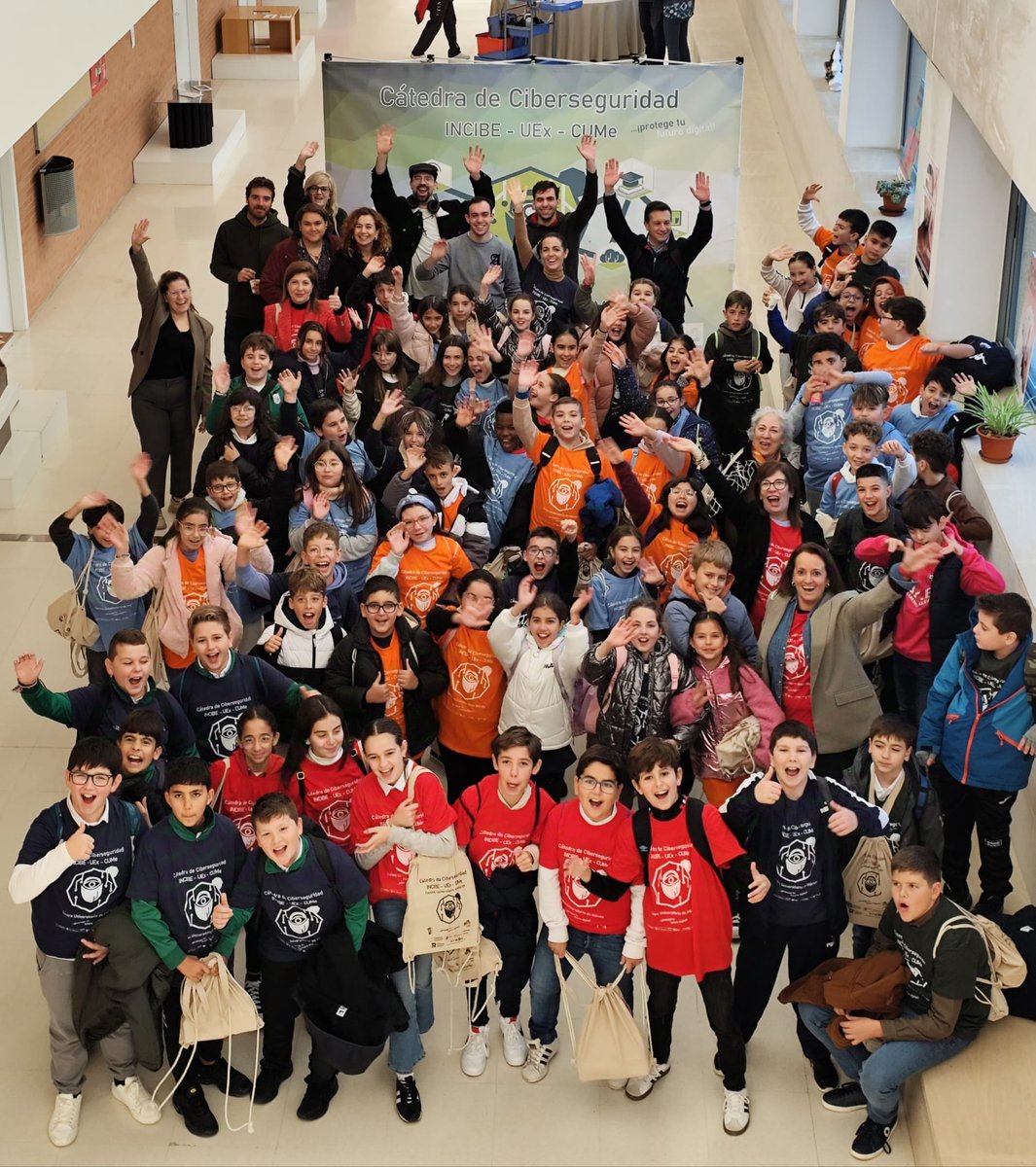 CUMe_UEx's tweet image. Hoy damos inicio a las jornadas “Ciber #Reto. Privacidad y buen rollo online” en el Centro Universitario de Mérida. 🔗bit.ly/3Oq79s2
Cátedra de @Ciberseguridad @INCIBE @infouex @CUMe_UEX 
#CiberCuMe #CátedrasCiber #PlanDeRecuperación #NextGeneration @vozdelaescuela