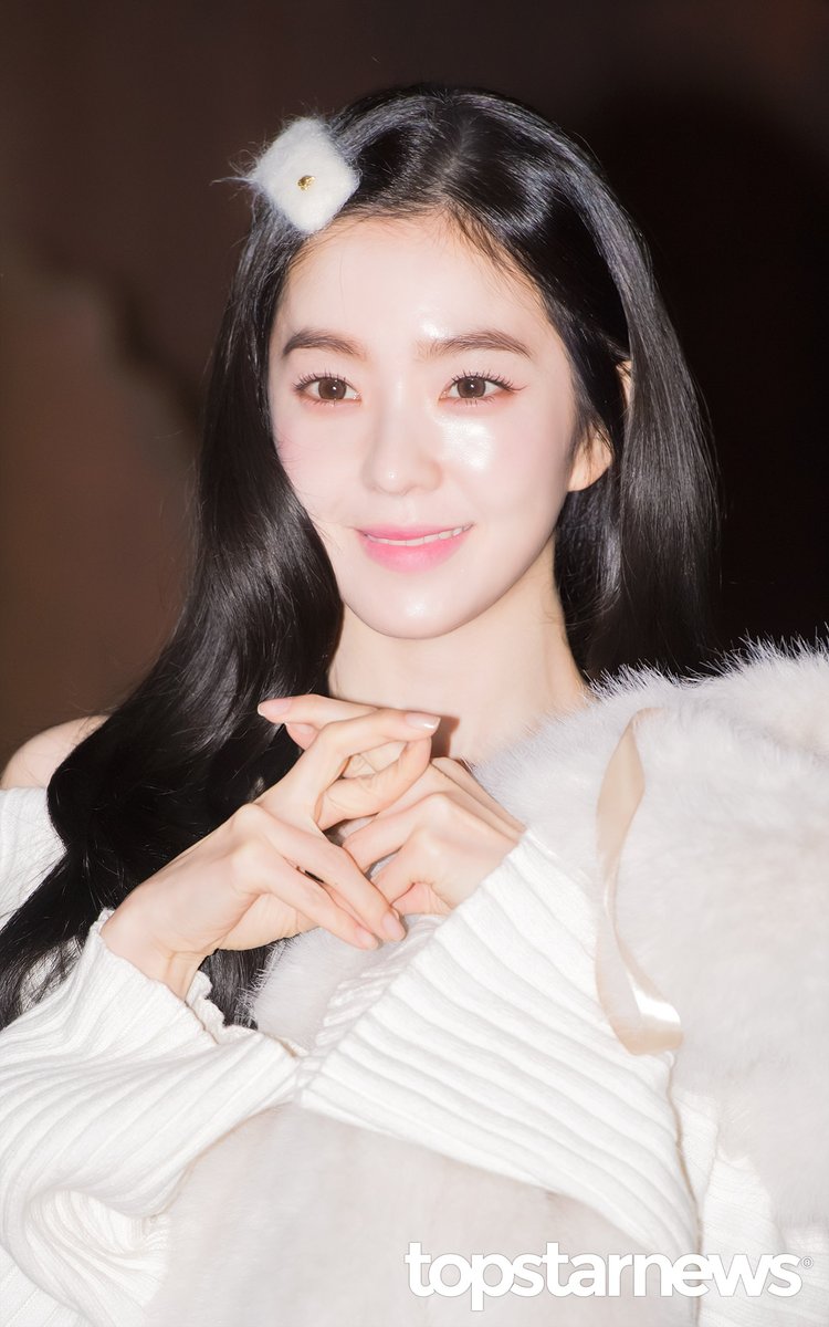 TSN_PHOTO's tweet photo. 레드벨벳 아이린, ‘완디에게도 보여준 엔딩포즈’…‘하트도 만들어줄거죠?’ (웬디의 영스트리트 출근길) [HD포토] #영스트리트 #출근 #퇴근 #프리뷰 #레드벨벳 #RedVelvet #아이린 #IRENE https://t.co/He3IxoAcrN <- Original Photo https://t.co/YGQazvmpZM