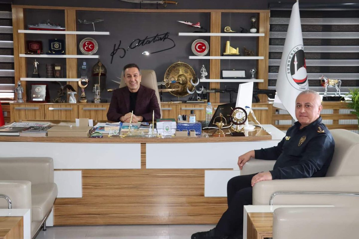 sungurlubld19's tweet photo. Sungurlu İlçe Emniyet Müdürü Sn. Murat Önder Belediye Başkanımız Sn. Muhsin Dere'ye ziyarette bulundular. https://t.co/YPbigLBOUo