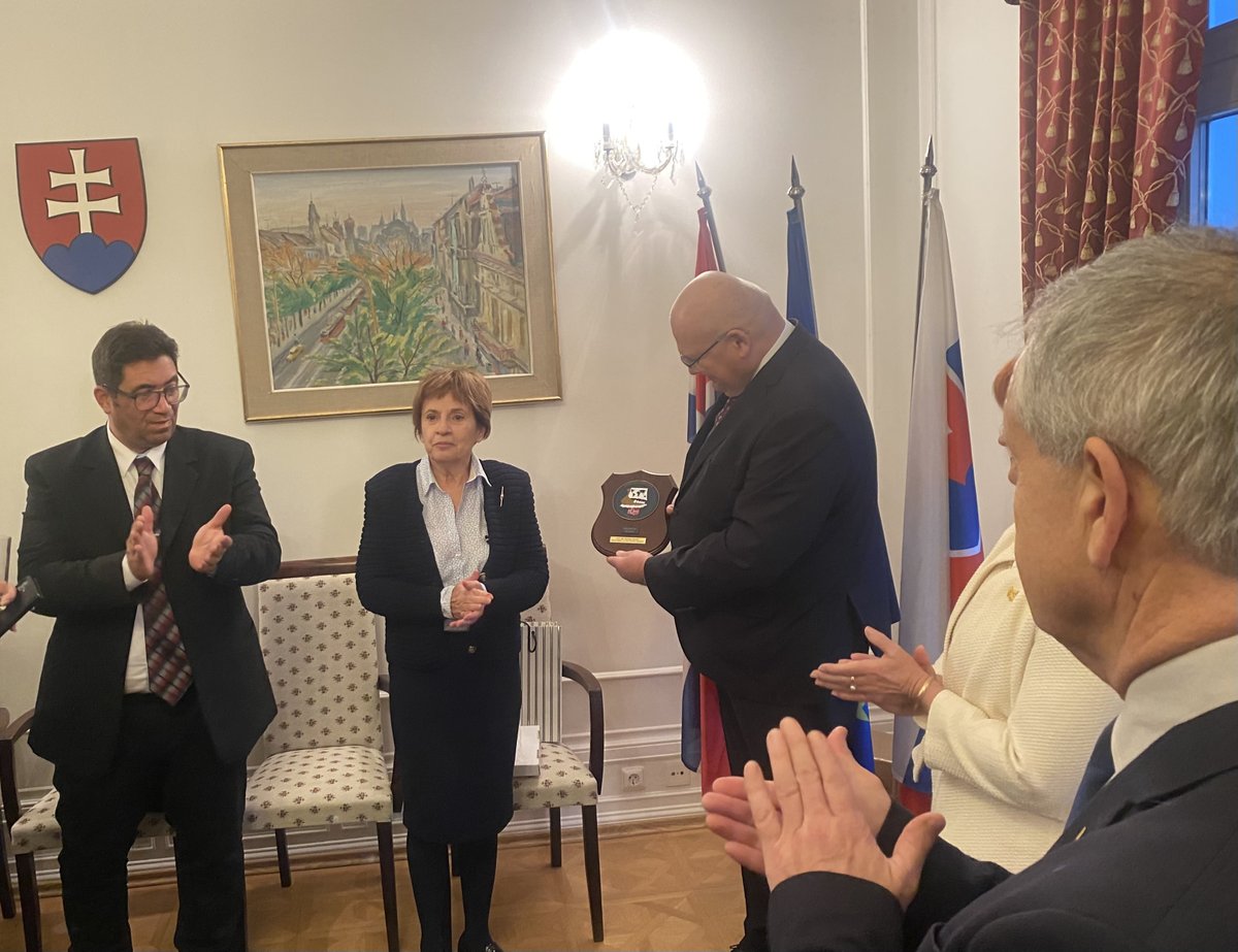 It is always sad to say farewell to friends. This time to a dear colleague Ambassador Roman Bužek and his wife as Slovakia closes its Embassy in Oslo. Sad to visit the Embassy for the last time that used to be the Czechoslovak Embassy for decades. Good-bye, dear Roman and Livia!