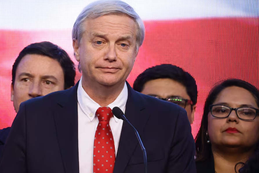 Ayatanland's tweet image. 🚨 Kast @JoseAntonioKast fue el 1ro en twittear sobre la denuncia contra el Presidente
🚨 Camila Flores sabía de antemano que se venía la divulgación
🚨 La denunciante y su abogado/pareja son republicanos
Les duró menos de 24 horas el tongo a los @PRChile #TongoRepublicano