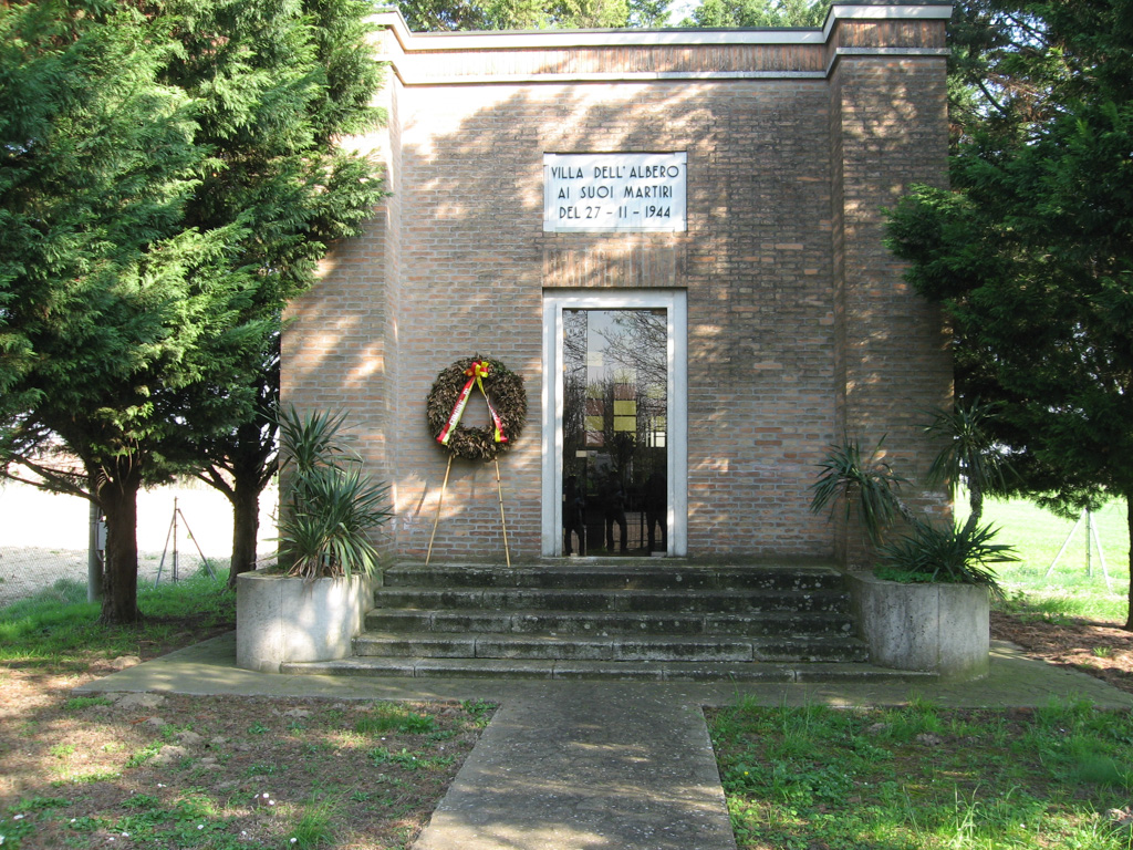 80 anni fa, il 27 novembre del 1944, la strage nazista a Madonna dell'Albero, frazione del comune di Ravenna, che costò la vita a 56 civili. Un solo sopravvissuto, Mario Mazzotti, si salvo perché durante le raffiche cadde in una buca e fu coperto dai cadaveri.