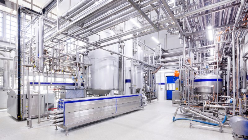 Das neugebaute Sprühtrocknungswerk »Turm 12« der Uelzena eG ist primär für die Herstellung von Zutaten für Babynahrung unter High-Care-Bedingungen ausgelegt. #Uelzena #Turm12 #Sprühtrocknungswerk #EHEDG #HighCareBedingungen #Hygienedesign #Babynahrung
lebensmittel.kuhn-fachmedien.de/neues-spruehtr…