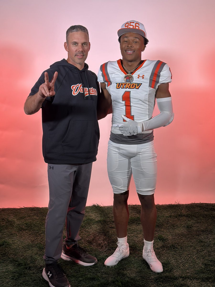 zay2shiftyyy_'s tweet photo. Thanks @UTRGVFootball for having me it was a great experience enjoyed every second of it ✌🏾’s up. @CoachTBush @CoachBrasfield https://t.co/UDUDPe5Z5Y