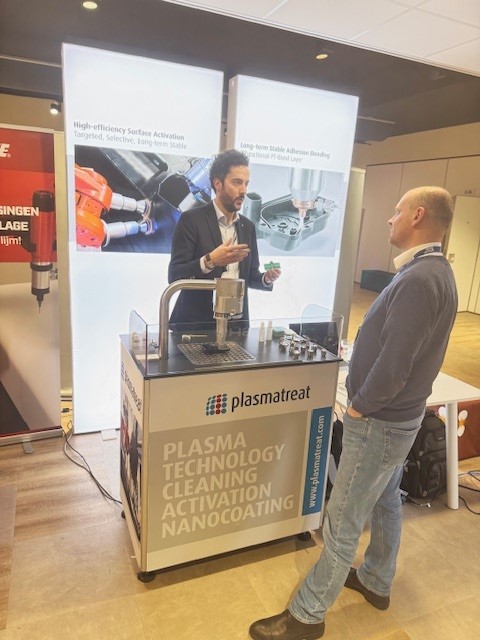 PlasmatreatGmbH's tweet photo. 🇳🇱 👋 Greetings from Lijm Event in #Eindhoven: Plasmatreat is on-site. Meet us at our booth, demonstrating live plasma treatment and during a presentation about #surfaceactivation, #surfacecleaning, #surfacecoating and modification by using #OpenairPlasma and #PlasmaPlus. 💪 https://t.co/6VKSBPM1Ei