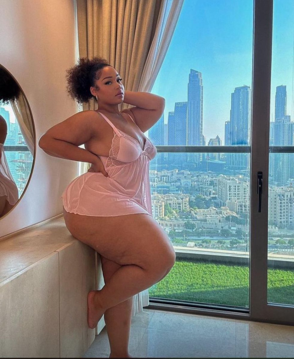 Adhekunbi's tweet photo. If your lady isn't thick as this, dump her!! ✌️ https://t.co/6kry4SoGf6
