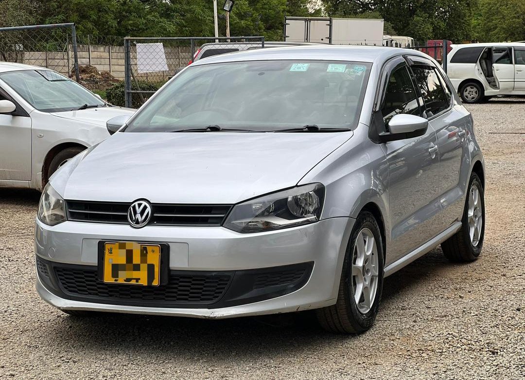 VW Polo 2014 Version
1.2l petrol engine, kufamba mahara
No issues + solid Suspension 
Zinara upto date
Quality sound system 
Mota yakachena iyi, nemutengo uri nani mhanyai tipedze dhiri fast

📍Harare
📱0773909307
💵 U$6000
