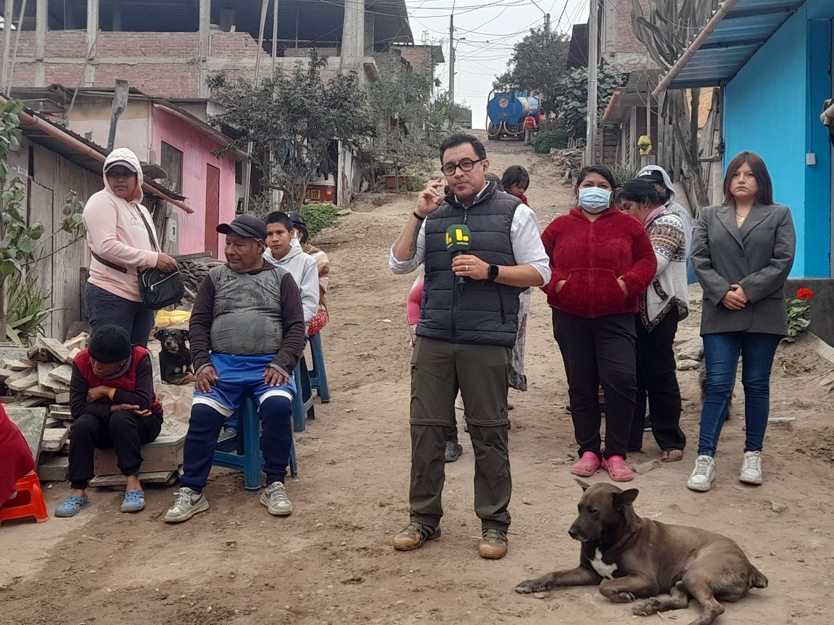Salud_en_casa1's tweet photo. En vivo por @Latina_Noticias junto a @adolfobolivar4 trata cómo las usuarias de la Olla Común "La Esperanza" de Villa Maria del Triunfo estiran el dinero para la comida como la cara de #DinaBoluarte . Con 10 soles no les alcanza para nada. https://t.co/1smioMJoLG