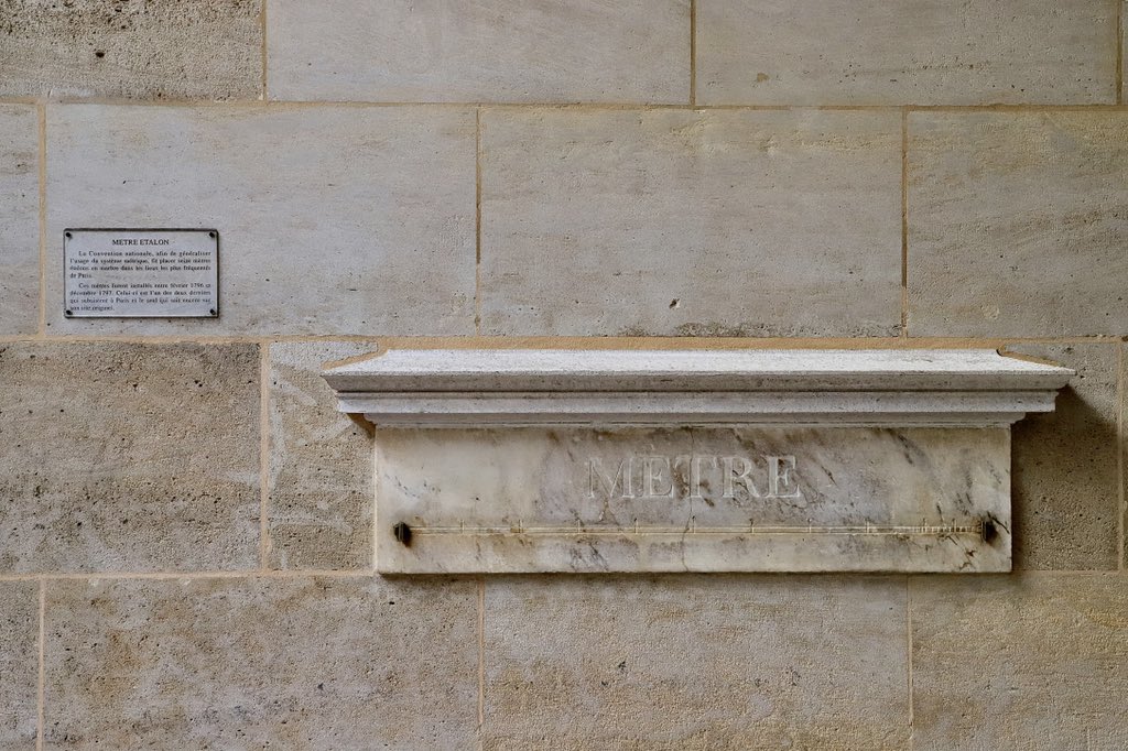 QuantumAephraim's tweet photo. I am a failure as a standards-nerd;
never before noticed, nor had pointed out to me (wtf?!), the 1 remaining undisturbed example of an original (1796-7) mètre, sitting calmly across the street from the Jardin de Luxembourg.(1/3)
#SI #Standards #Metre #Metrology #Science #Physics https://t.co/UUPQBbGjtR
