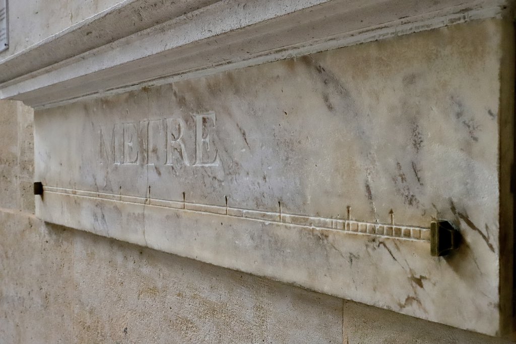 QuantumAephraim's tweet photo. I am a failure as a standards-nerd;
never before noticed, nor had pointed out to me (wtf?!), the 1 remaining undisturbed example of an original (1796-7) mètre, sitting calmly across the street from the Jardin de Luxembourg.(1/3)
#SI #Standards #Metre #Metrology #Science #Physics https://t.co/UUPQBbGjtR
