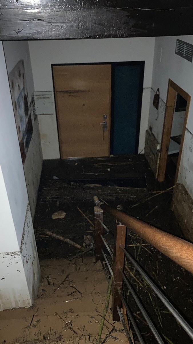 No me gusta pedir nada pero esta vez lo necesito , estas fotos son de una casa en la calle galicia en Catarroja.
Necesitamos urgentemente una lavadora y a ser posible una secadora.
Os lo pido por favor que los ayudemos
<a href="/David_Alfafar/">David®</a> <a href="/Generaldepie_/">Héctor Gómez</a> <a href="/IrenePenella/">Irene Arias</a> <a href="/pacolonso/">Paco Alonso 🍊👉🦋</a>