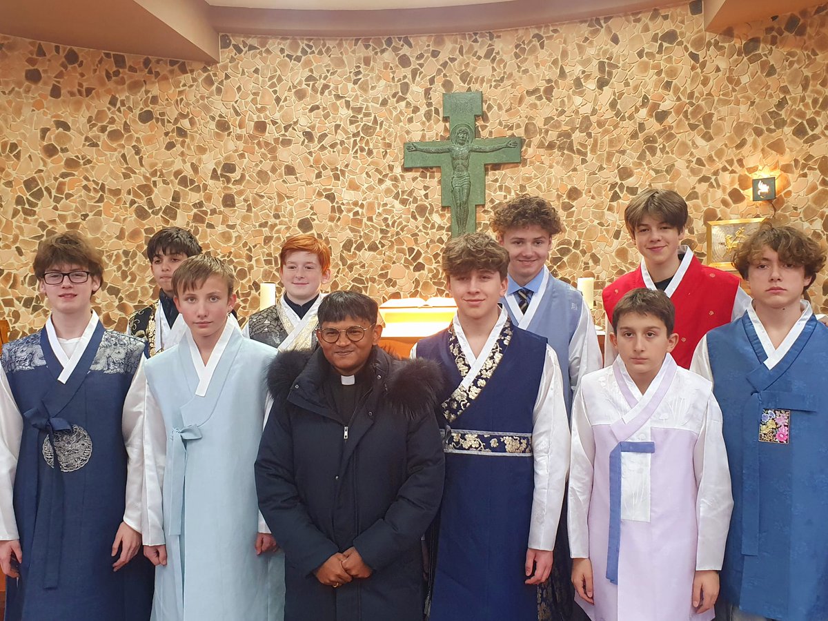 GunnersburySch's tweet image. In the afternoon, Gunnersbury boys and their Korean friends visited the International Catholic Shrine for Haemi Martyrs