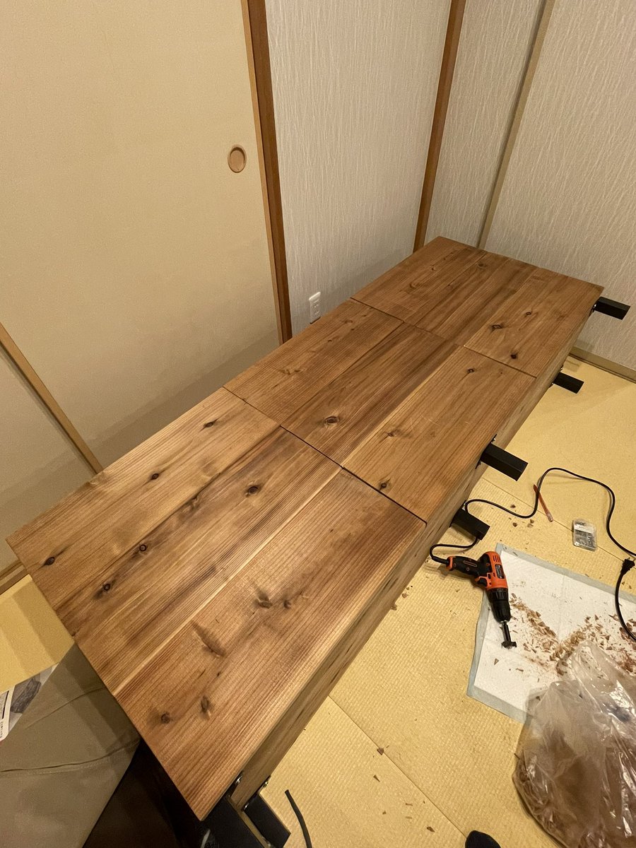 EMI17956397's tweet photo. 9枚の扉の取り付け完了〜🙆‍♂️
これまでの作業で一番大変だった、、 https://t.co/gR8L3asoVu