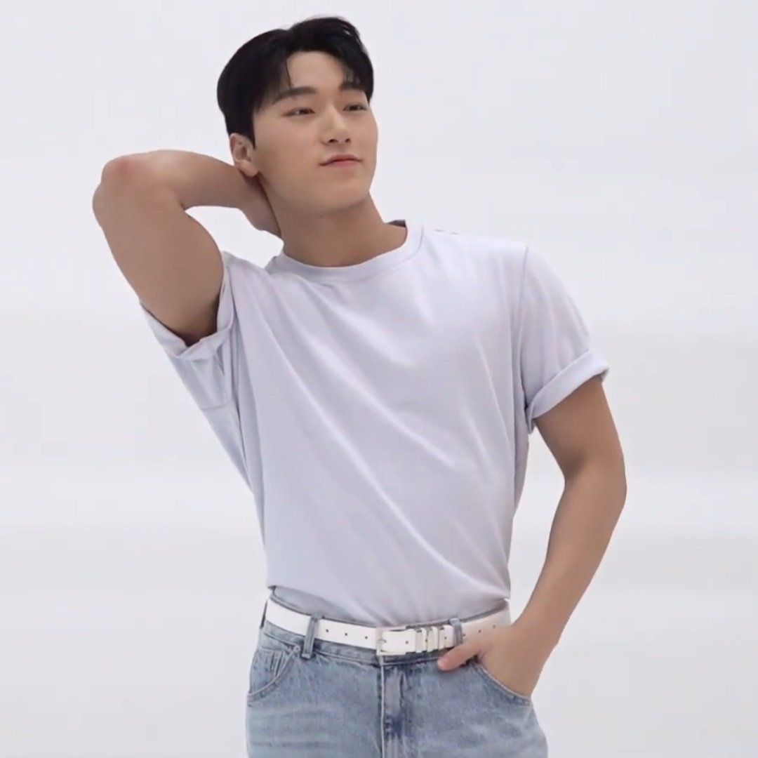 choisanlov's tweet photo. Aca lo importante es que miren que precioso es Choi San 😋 https://t.co/0ym5CUe6jl