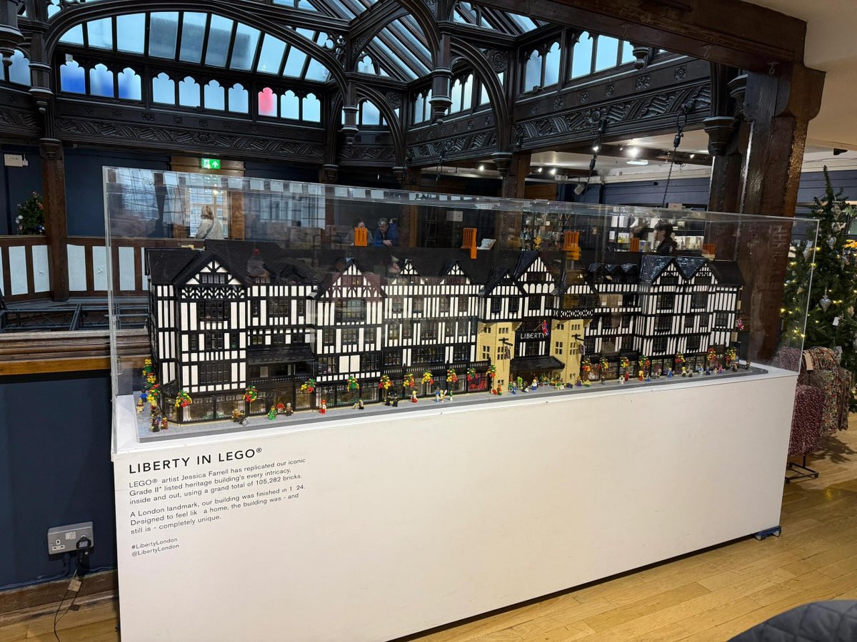 KfteK's tweet image. Stroll in a space full of artistic atmosphere and feel the tranquility of time and the charm of architecture. A classic built with Lego, paying tribute to the classic! 🌟