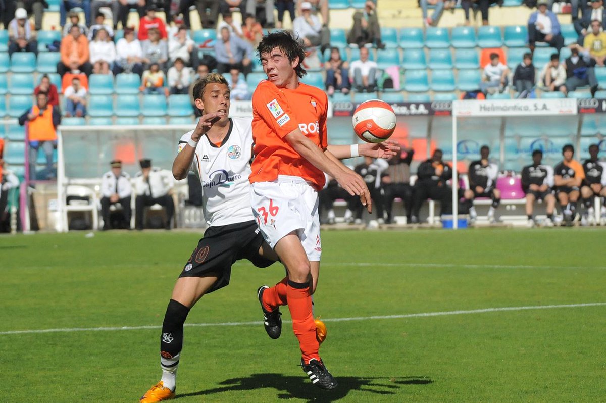 Era el 8 de junio del 2008 cuando Iago Aspas, a los 20 años, debutó con el primer equipo del <a href="/RCCelta/">RC Celta</a> en el Helmántico, en Segunda División, de la mano de Alejandro Menéndez (<a href="/Alemengar/">Alejandro Menéndez</a>), lavoz.gal/w8w5h12