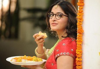 sweetyfan_Trend's tweet image. #InjiIduppazhagi a very important movie For This society.
Today mark 9th Anniversary of Size zero .Thank you Queen  @MsAnushkaShetty For Doing #SizeZero 🙏

"Beauty does not come in a size"...

#AnushkaShetty
 #9YearsForSizeZero
