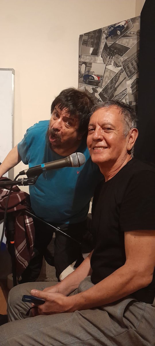 Cabezas, a quien siempre he admirado, desde que escuché a los Electrodomésticos. Ahora he tenido el honor de grabar con él "Verte desnuda" un poema de Roque Dalton que yo compuse. Estaremos el 29 de noviembre en el Teatro Nescafé de las Artes.
Entradas en ticketmaster.cl/event/redoles-…