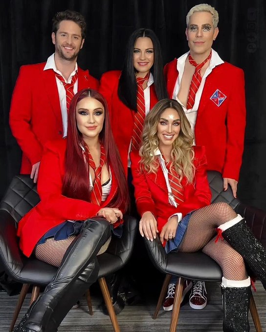 rbdmaniaco's tweet photo. Los amo con todo mi corazón @Anahi @DulceMaria @maiteperroni @christopheruck @christiancha ❤️ https://t.co/H7PiTQY7vy
