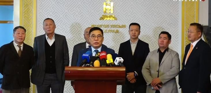 Эднүүсийн нам гэж ямар нохойн баас байдаг юм 🧐

Улс төрийн нам бол үзэл бодлоороо эвлэлдэн нэгдсэн хэсэг бүлэг хүмүүс. Харин энэ зурган дээрх хүмүүс бол хувийн ашиг сонирхлоороо тэртээ нэг үед нам гэх нэр авч, одоо тэрийгээ халаасалчихсан, ганцаараа тэнэж явдаг хэдэн ширхэг хүн.