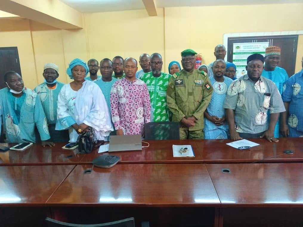 aboubacarybarma's tweet photo. #Niger #Santé #SUSAS
Sous l'égide de la Commission national de #DialogueSocial et de la centrale #CDTN, signature ce mercredi à #Niamey d'un #protocole_d_accord entre le #MinistèreSantéPublique et le #Syndicat unique de la santé et de l'action sociale (#SUSAS). https://t.co/iI5RgZwXPS