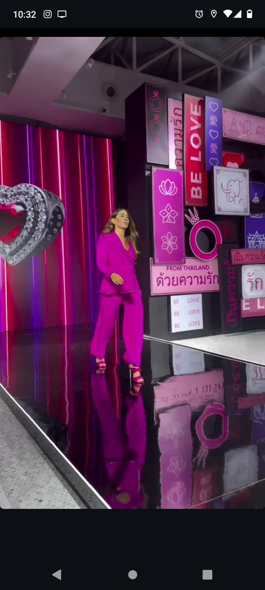 JMENAMYLOVE's tweet photo. -Esta prohibido ir a ver al papa vestida de blanco ...

*JIMENA* 

-Esta prohibido ir al evento de Pandora de Fuxia 

*JIMENA* 

TE AMO JIMENA BARON 😂😂 https://t.co/NYrFuDxUP7