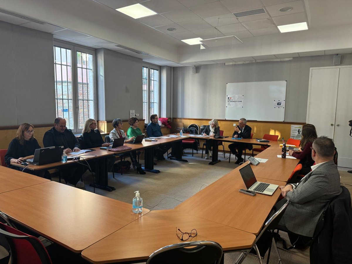 Préfet de Saône-et-Loire (@prefet71) on Twitter photo Yves Séguy, préfet de Saône-et-Loire, a présidé ce matin le Comité départemental de l’éducation artistique et culturelle.
👉Cette rencontre fait suite à la signature de la convention pour la généralisation de l'enseignement artistique et culturel en <a href="/bfc_region/">Région Bourgogne-Franche-Comté</a> Yves Séguy, préfet de Saône-et-Loire, a présidé ce matin le Comité départemental de l’éducation artistique et culturelle.
👉Cette rencontre fait suite à la signature de la convention pour la généralisation de l'enseignement artistique et culturel en <a href="/bfc_region/">Région Bourgogne-Franche-Comté</a>
