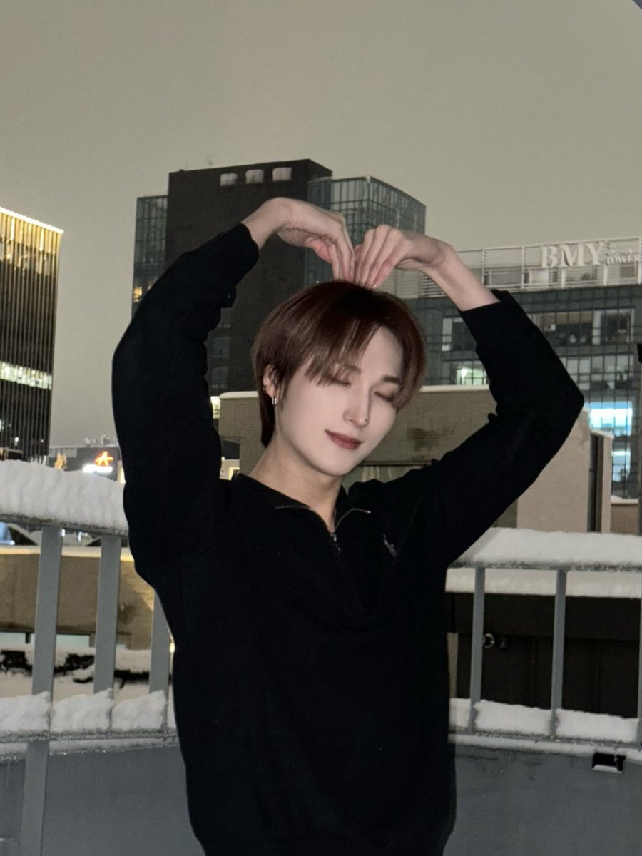XODIAC_MEMBERS's tweet photo. [#범수]

쏘블리와 함께하는 첫눈!!! 신나!!!💜🫂💜🫂 ☃️

#XODIAC #소디엑 #BEOMSOO #범수 https://t.co/p6wXWiV7MR