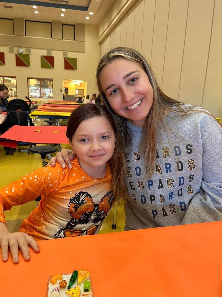 Miss Pellock ♡ tweet media