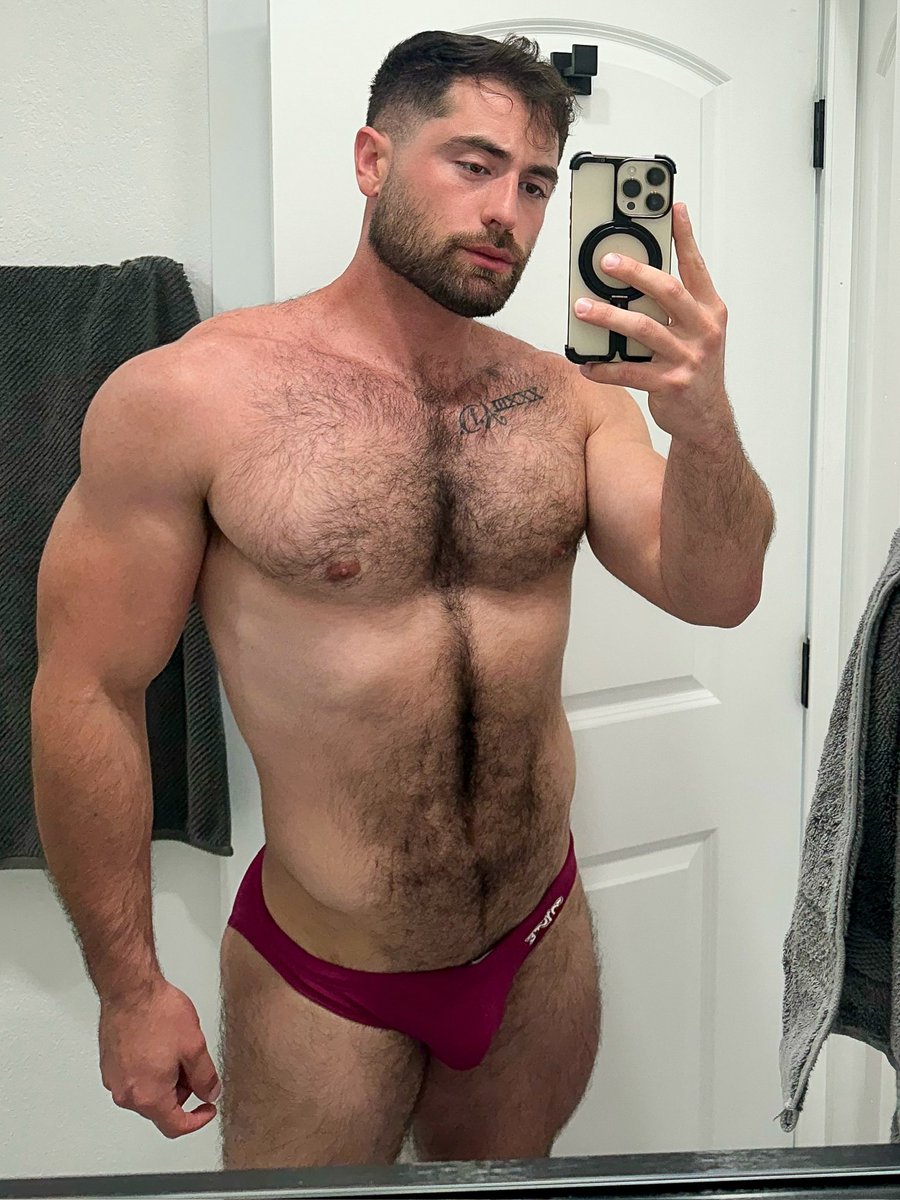 RuggeryValdiv10's tweet image. SHAVED or HAIRY?