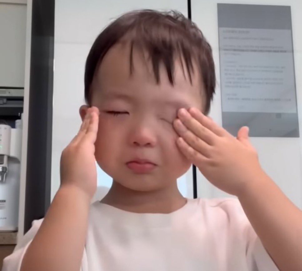 너무 예뻐서 못참고 로그인했어ㅠㅠㅠ 아 너무 이뽀..