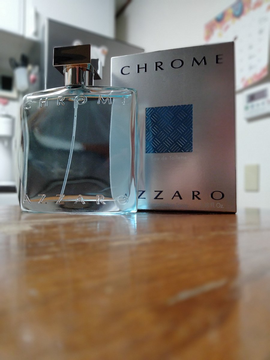 colonelt22's tweet photo. 吾輩愛用の「アザロ クローム」が来たであります(`・ω・´)ゞ
もう何年も愛用しているであります。
20数種類の香水を試しましたが、コレが一番好き香りであります(`・ω・´)ゞ
#AZARO
#CHROME
#香水 https://t.co/vwu20xh1Hm