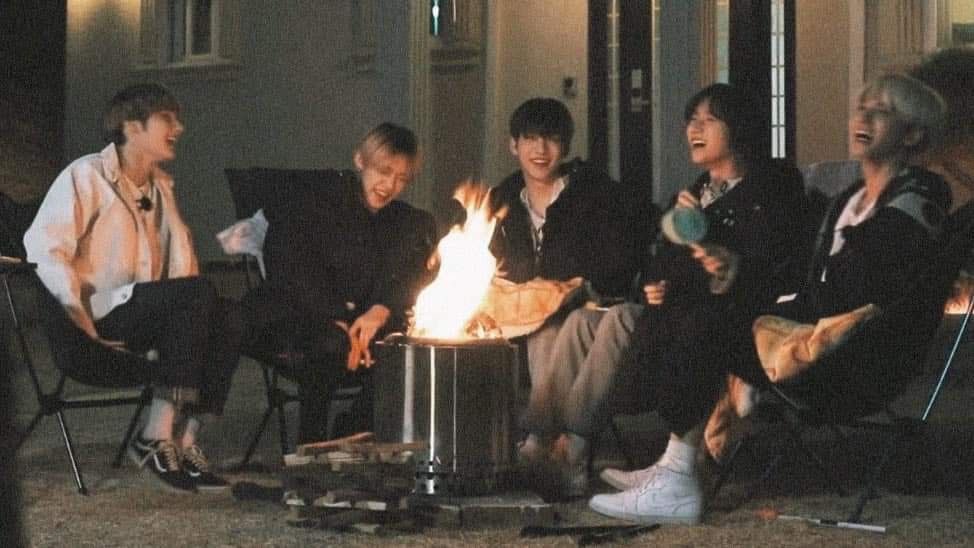 #AlwaysWithTXT
#내일도함께하자 

나는 그저 우리다섯이 행복했으면 좋겠어