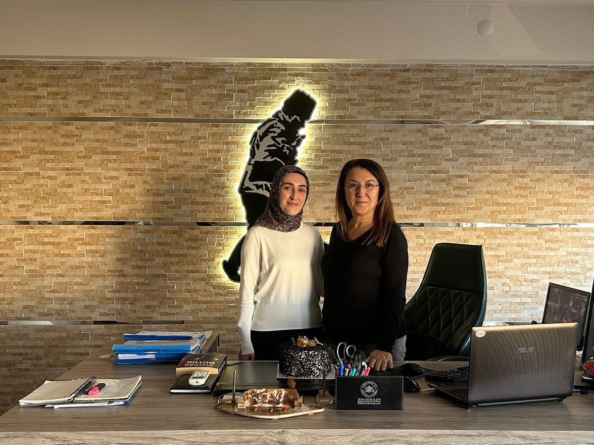 45. haftanın birinci İlçemiz personeli Esra TUNÇ ÇINAR'ı Sayın genel müdürümüz arayarak tebrik etmişlerdir. Bende küçük bir kutlama yaparak başta arkadaşımız Esra TUNÇ ÇINAR ve tüm personelime teşekkür ediyorum. <a href="/itasyapan/">İbrahim Taşyapan</a> <a href="/AntalyaNufus/">Antalya İl Nüfus ve Vatandaşlık Müdürlüğü</a> <a href="/TCKorkuteli/">T.C. Korkuteli Kaymakamlığı</a> <a href="/KorkutNufus/">Korkut İlçe Nüfus Müdürlüğü</a> <a href="/AntalyaValilik/">T.C. Antalya Valiliği</a>